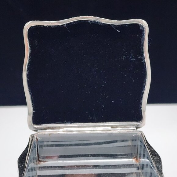 Antique W.B. Mfg 795 Silver Plate Cigarette Box With Floral Berries Curved Legs - Picture 10 of 15